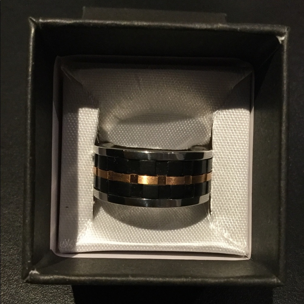 Silver Stainless Steel Ridged Stripe Spinner Ring - Picture 4 of 7